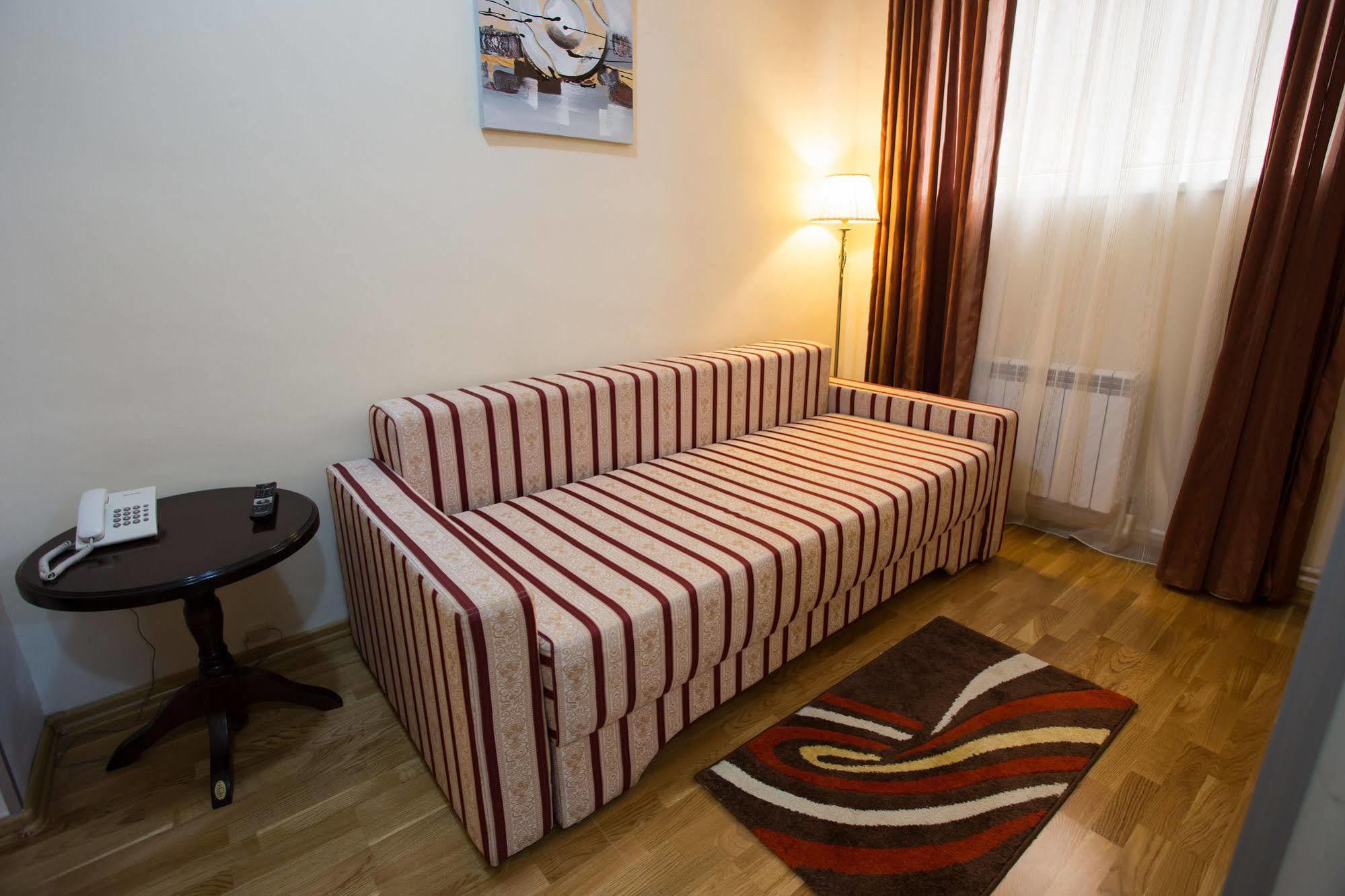 Hotel Rina Cerbul Sinaia Kültér fotó