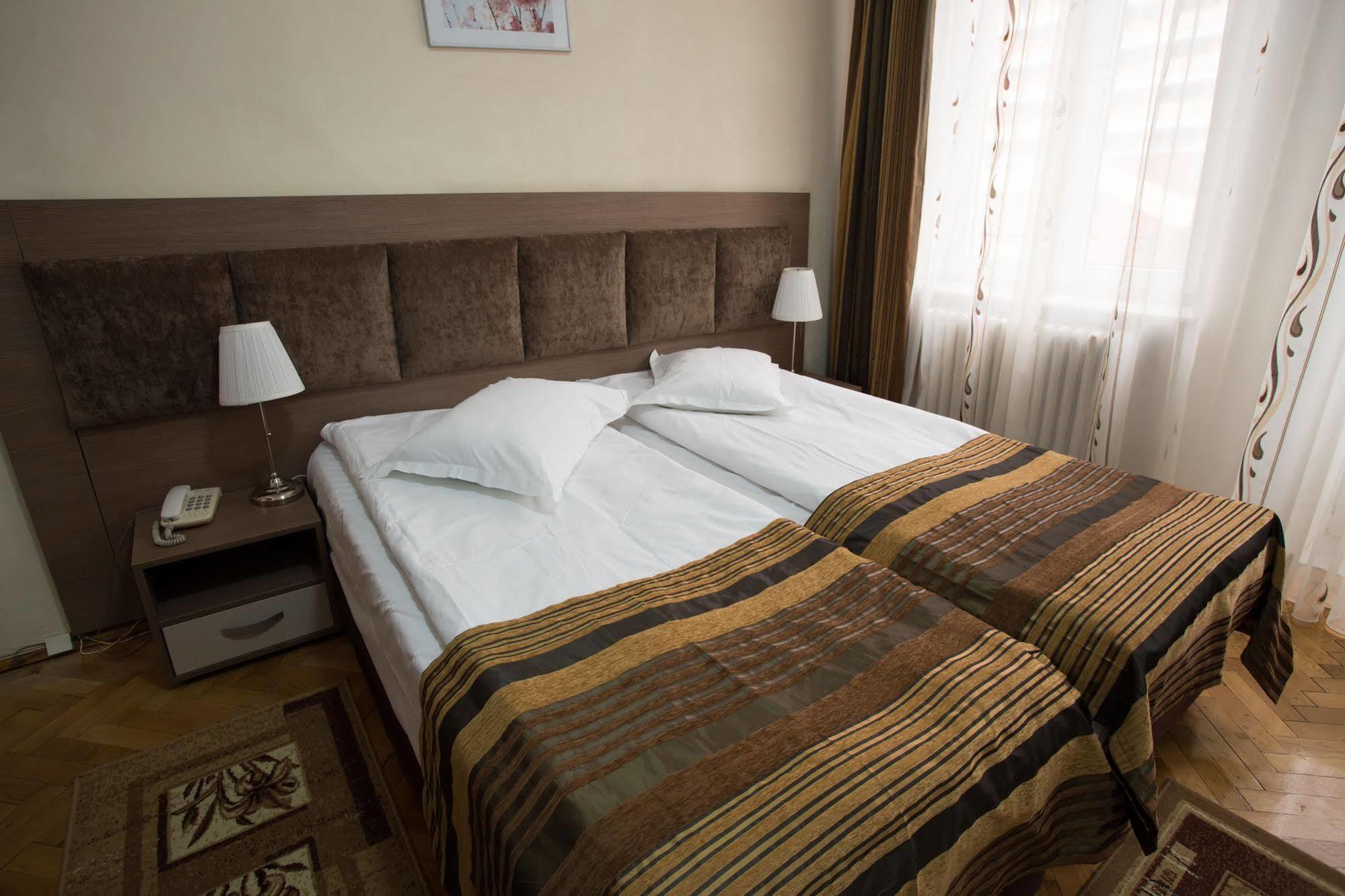 Hotel Rina Cerbul Sinaia Kültér fotó